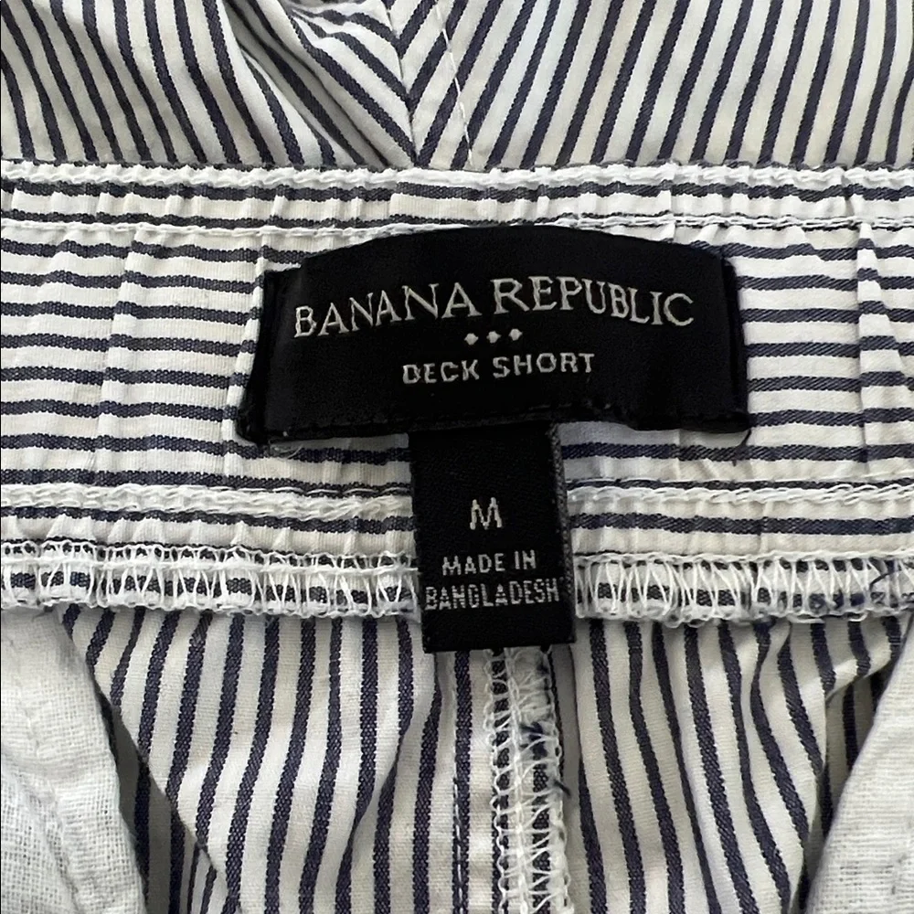 BANANA REPUBLIC DECK SHORTS 🩳 Men's White and Black Striped Board Shorts